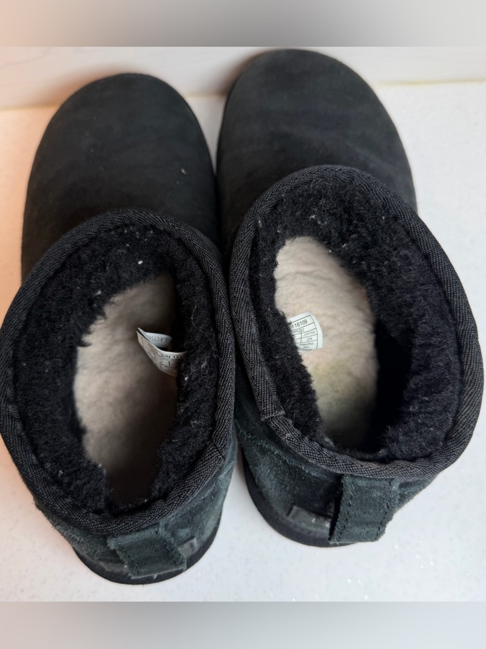 Ugg Women’s Classic Ultra Mini Boot in Black Size 9 - Picture 6 of 8